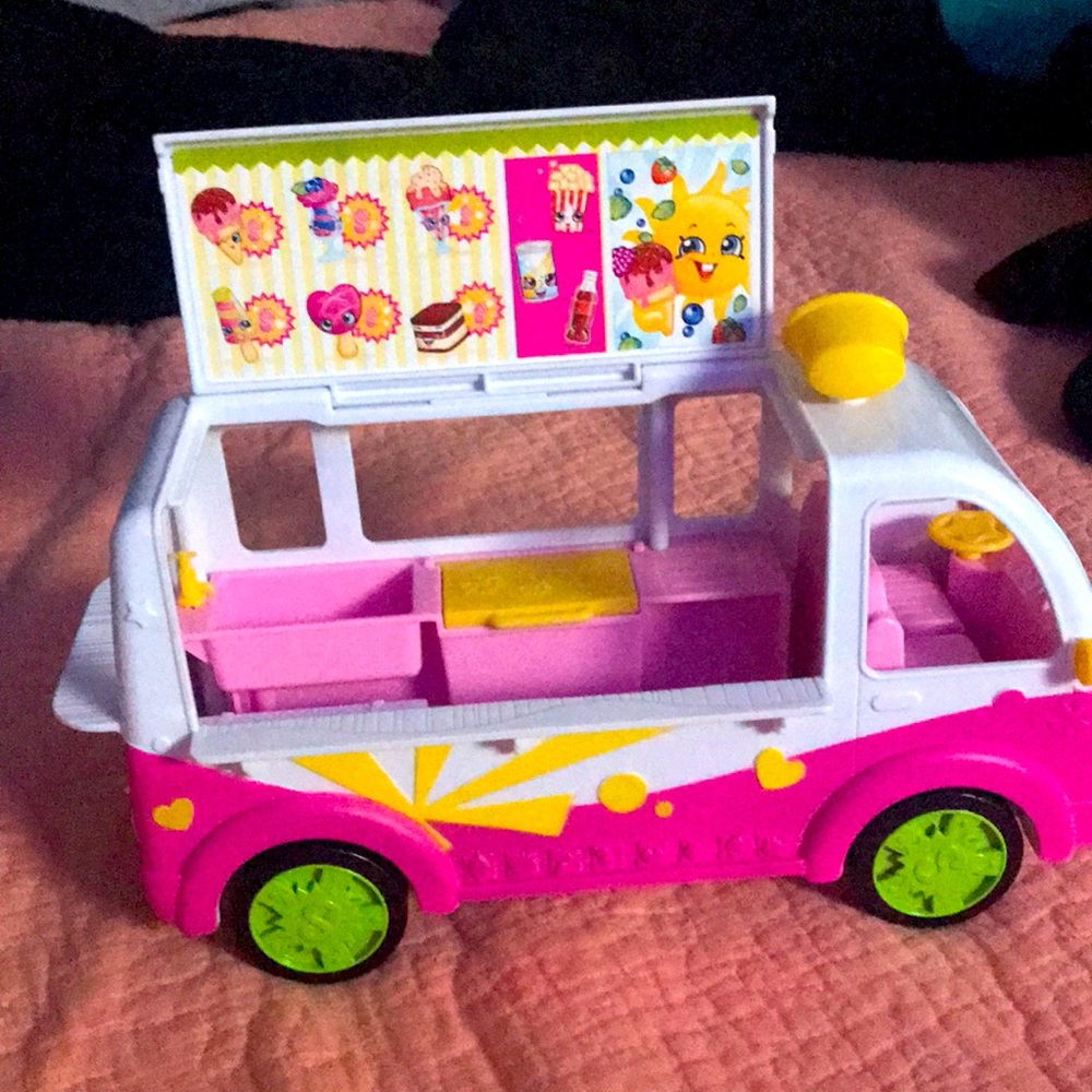 Pink shopkin  ice cream truck